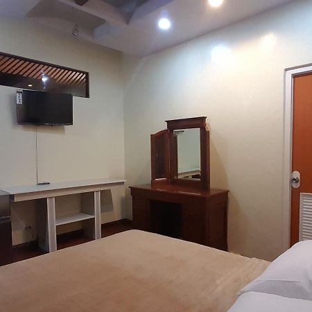 Mactan Breeze - Airport Bed And Breakfast Lapu-Lapu City Bagian luar foto